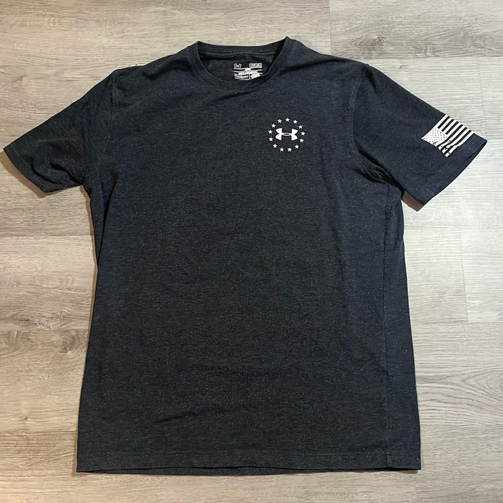 Under Armour medium wounded warrior project heat gear dark gray t-shirt.